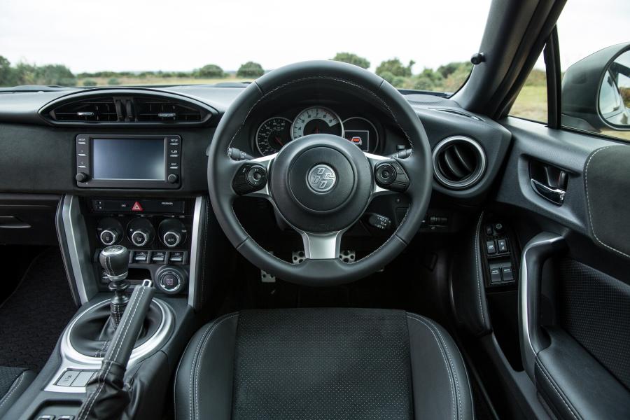 Торпедо Toyota GT 86 2016 года  (UK) (фото 27 из 31)